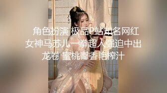 游乐场女厕全景偷拍用水把手打湿了擦一下奶子给奶子降温的妹子等23位美女 (3)