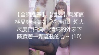 逛万达厕所还是挺旺的，来女生厕所的络绎不绝 一下子拍三个小逼，再出来等候拍脸 有美有轻熟少妇！3