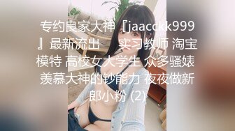 长发女神在我面前替兄弟口交，骚叫连天