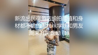 小少婦的誘惑，露臉近距離展示小哥的大雞巴在逼裏抽插，無套爆草揉著她的騷奶子，浪叫呻吟不止激情上位好騷