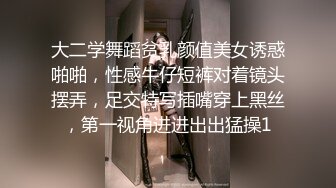 超可爱长头发辫子的萌妹子多套衣服，性爱展示